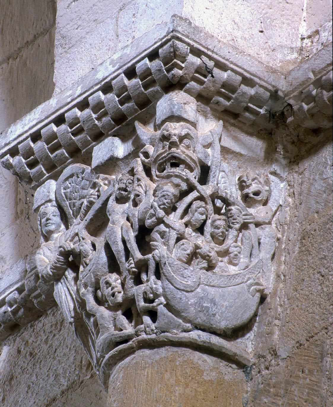 Escena del infierno. San Miguel de Fuentidueña, Segovia). 