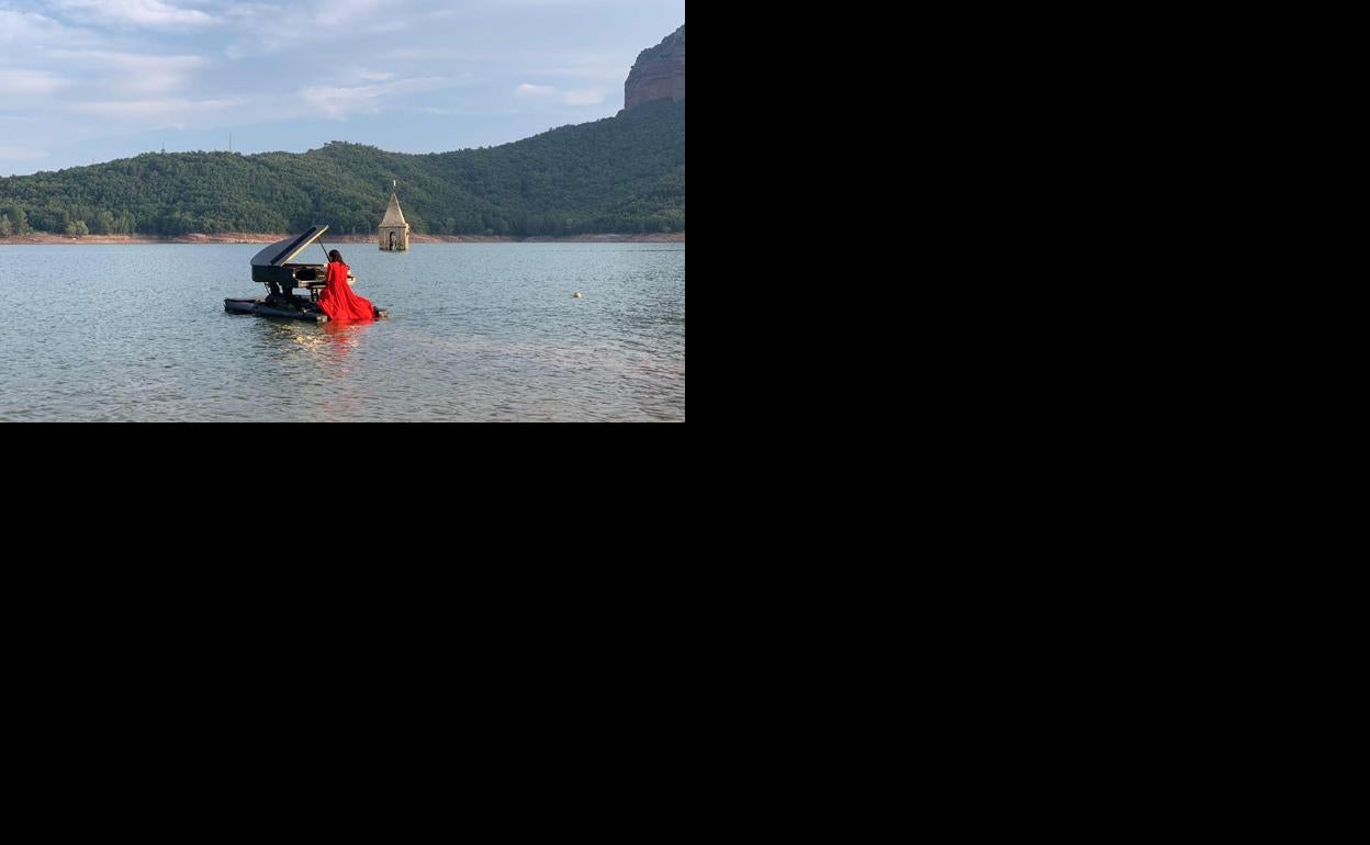 El Piano del Lago permite escuchar música en medio del agua.