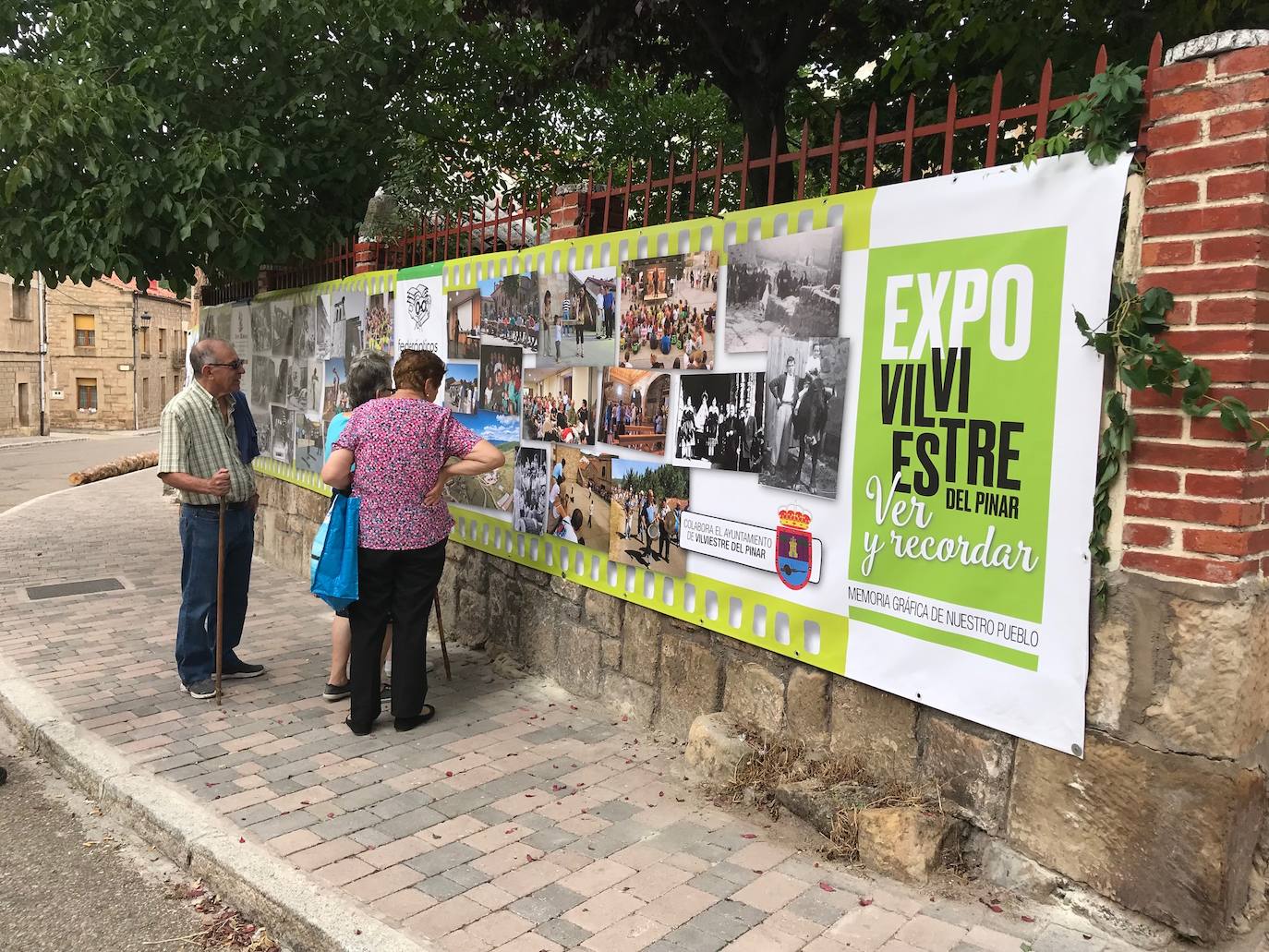 La Expo Fotográfica Vilviestre, 'Ver y recordar' contiene más de 300 fotografías con 180 metros de pancartas repartidas por toda la localidad