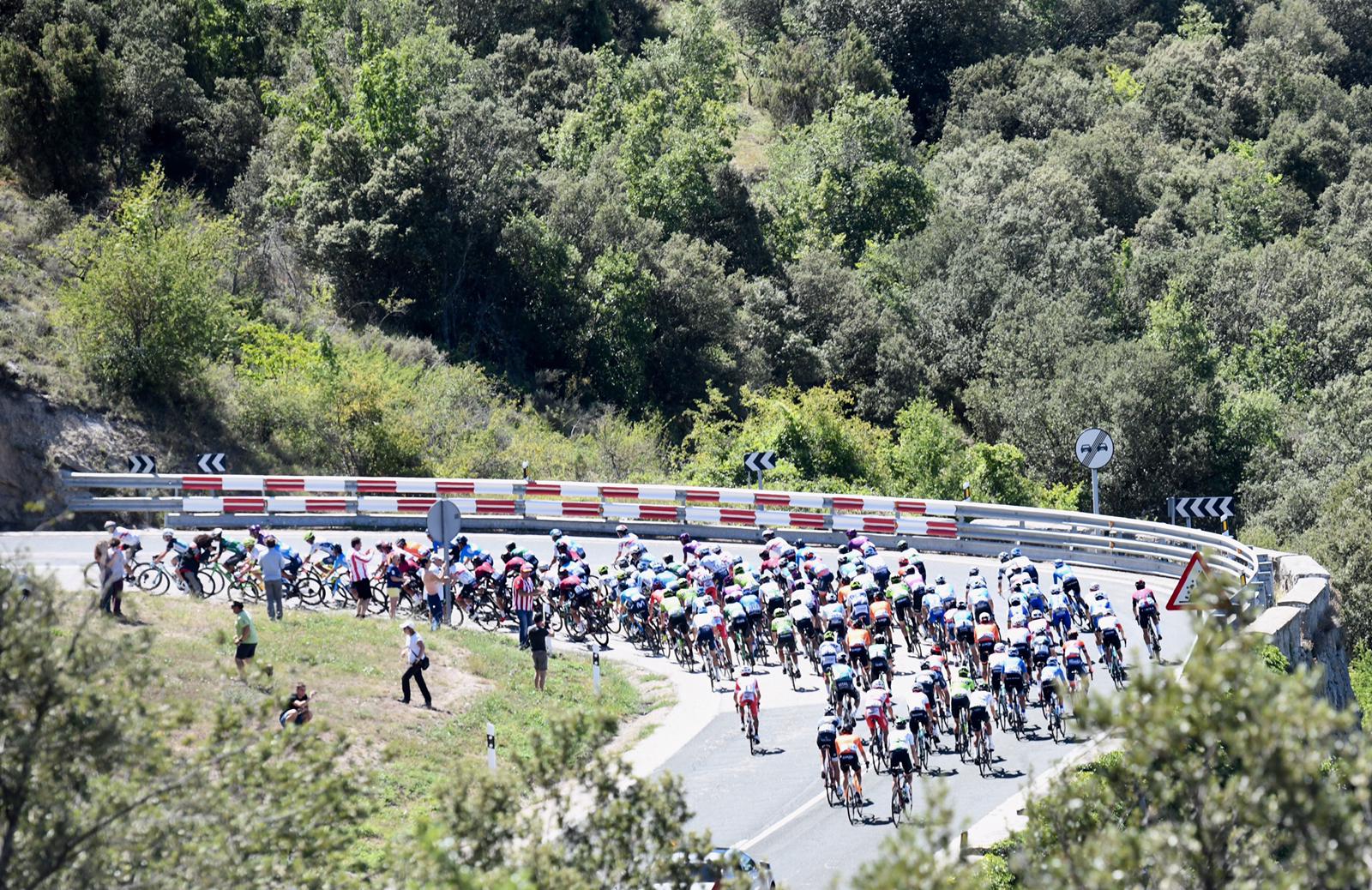 Disputa de corredores en la tercera etapa