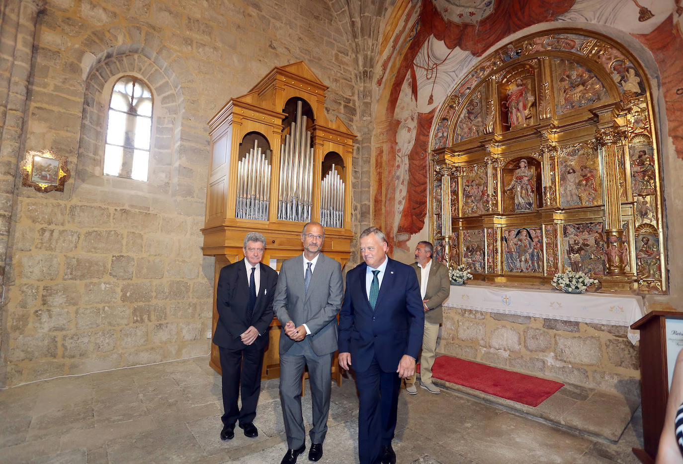 Castrillo Mota de Judios homenajeará al músico del siglo XVI Antonio de Cabezón como «hijo más ilustre de la localidad» con ciclos y cursos de órgano en la iglesia de San Esteban, donde hoy se ha inaugurado un órgano de nueva construcción, ha afirmado el alcalde de Castrillo y vicepresidente de la Diputación de Burgos, Lorenzo Rodríguez.