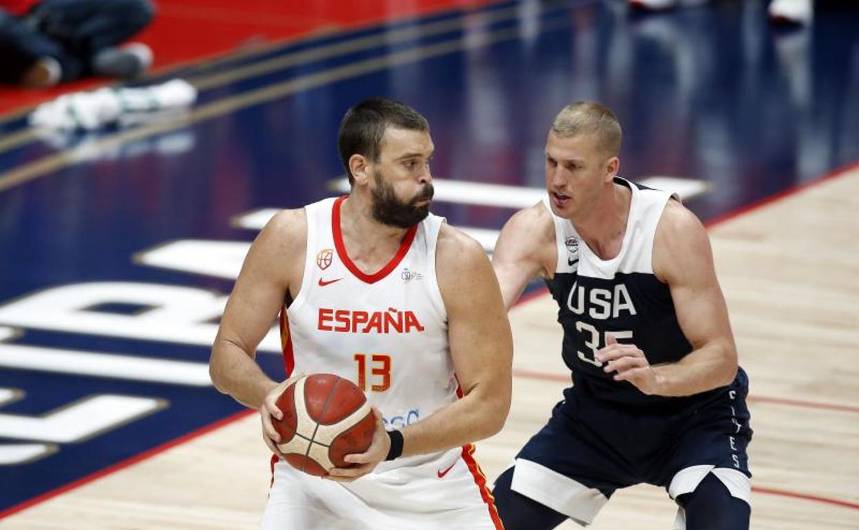 Marc Gasol y Mason Plumlee. 