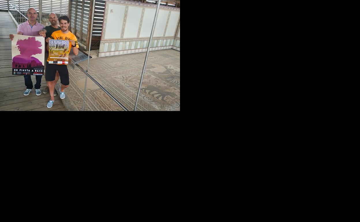 De izda a dcha Manuel Martínez, presidente de la Asociación Cultural Dios Baco; Javier Palacios, coordinador de la Fiesta; y Javier Del Río, responsable de V Baco Race, durante la presentación de la fiesta, 