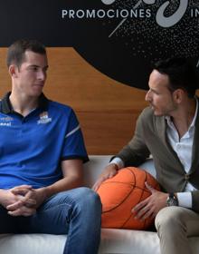 Imagen secundaria 2 - Diferentes momentos de la presentación del jugador