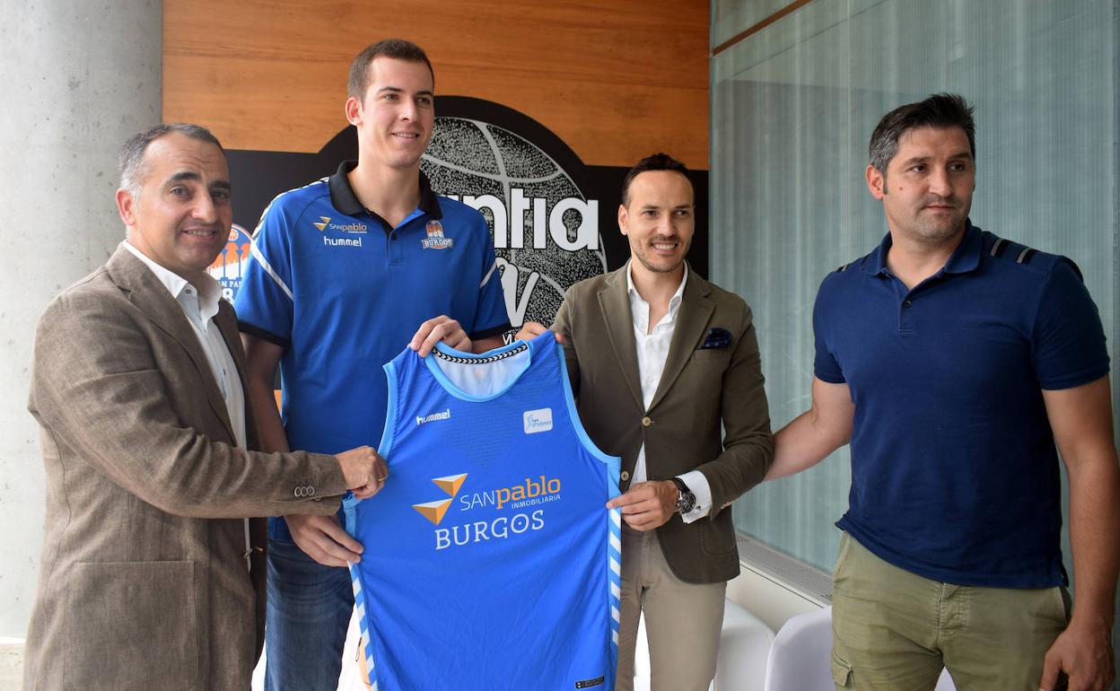 Miquel Salvo ha sido el primero de los nuevos jugadores en ser presentado