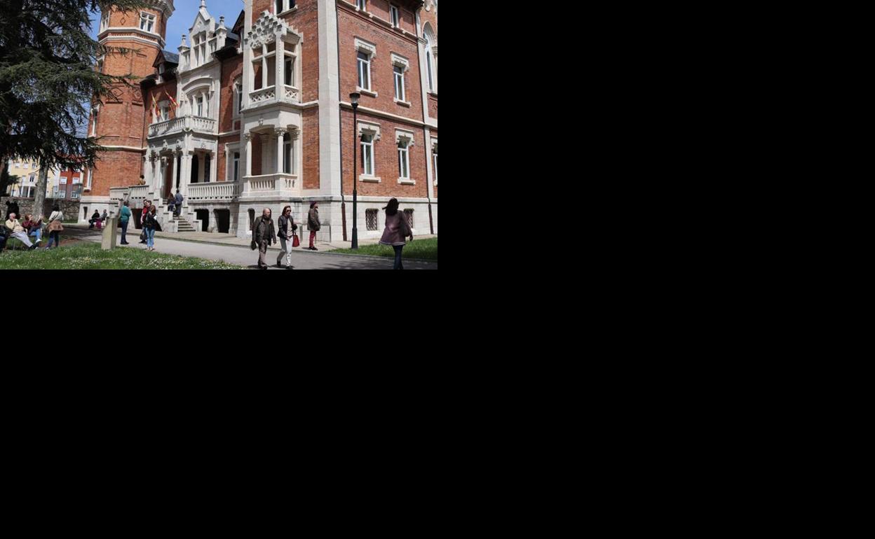 Exterior del Palacio de la Isla. 