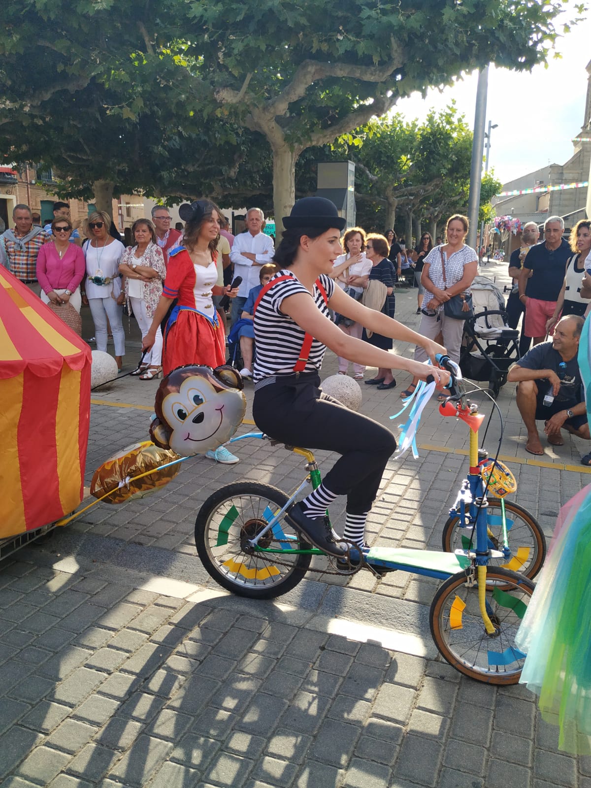 Desfile de carrozas en Melgar