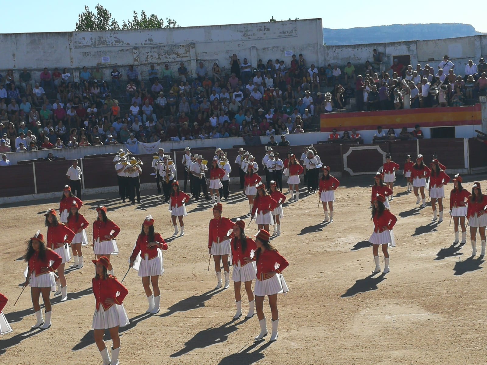 Desfile de carrozas en las fiestas de Salas de los Infantes