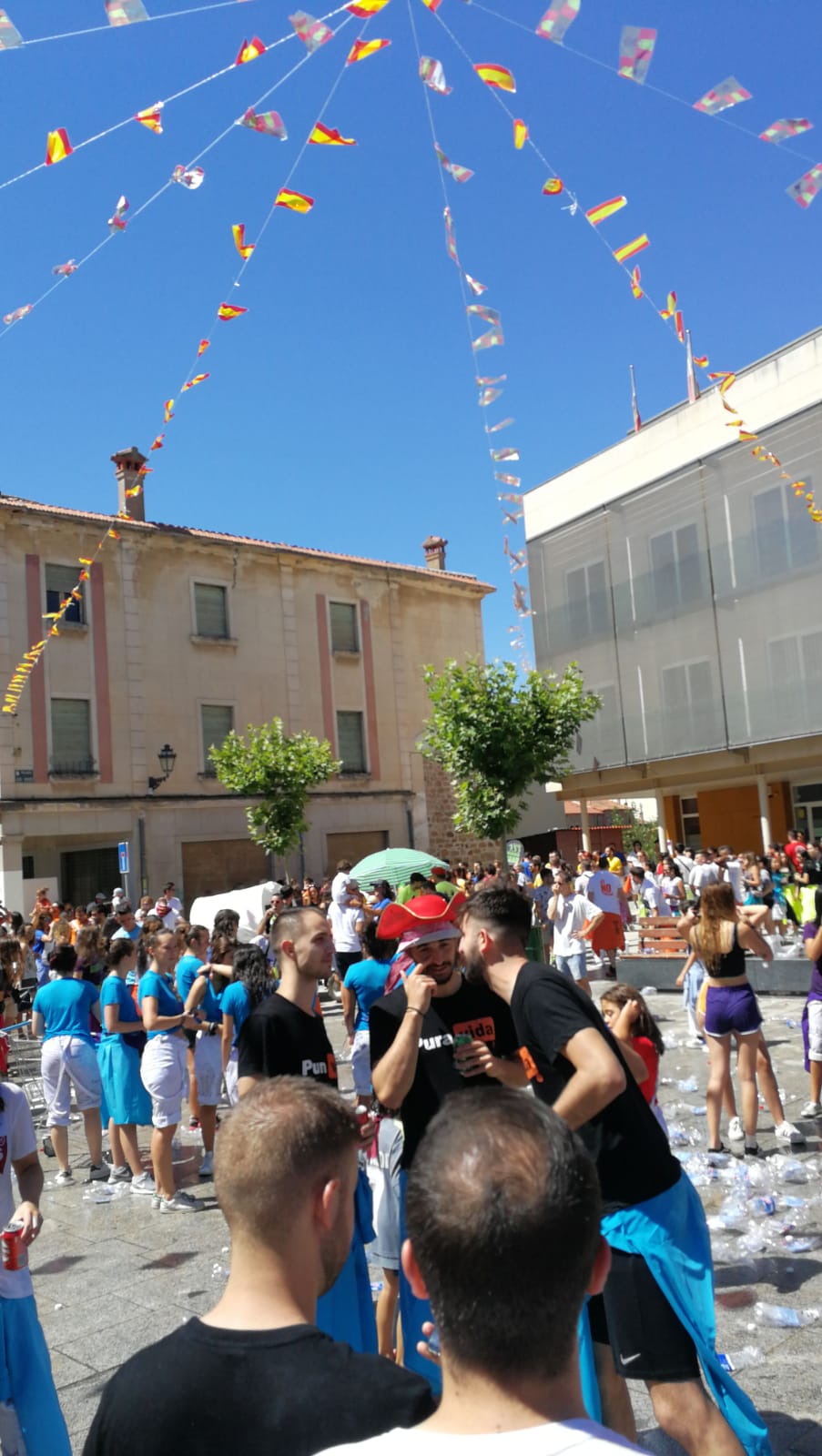 Desfile de carrozas en las fiestas de Salas de los Infantes