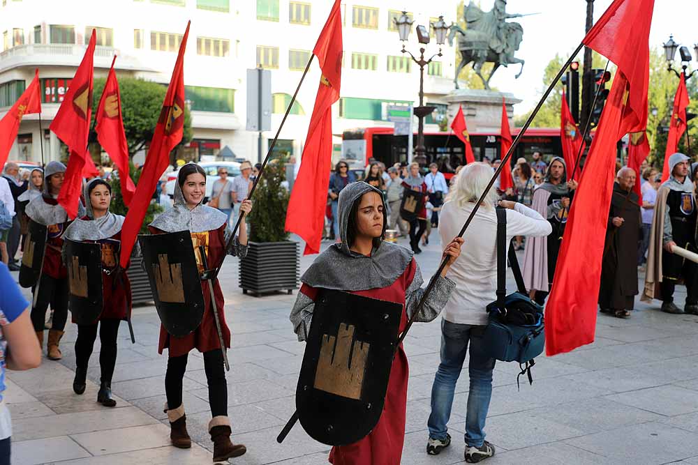 Este domingo se celebra la XXIV edición de la Batalla de Atapuerca y hoy se ha anunciado por las calles del centro de la ciudad