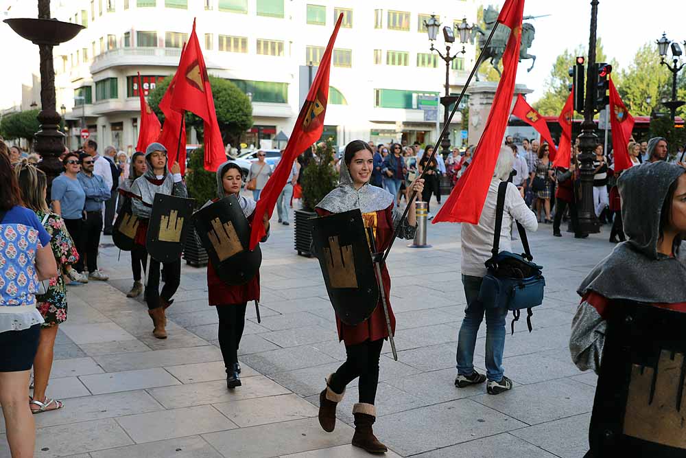 Este domingo se celebra la XXIV edición de la Batalla de Atapuerca y hoy se ha anunciado por las calles del centro de la ciudad