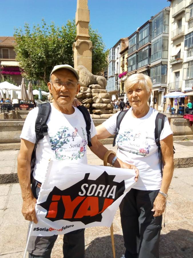 Un matrimonio octogenario, Juan Antonio y Caty, de 85 y 79 años, caminará 115 kilómetros entre Soria y Aranada para reclamar la finalización de la Autovía del Duero.
