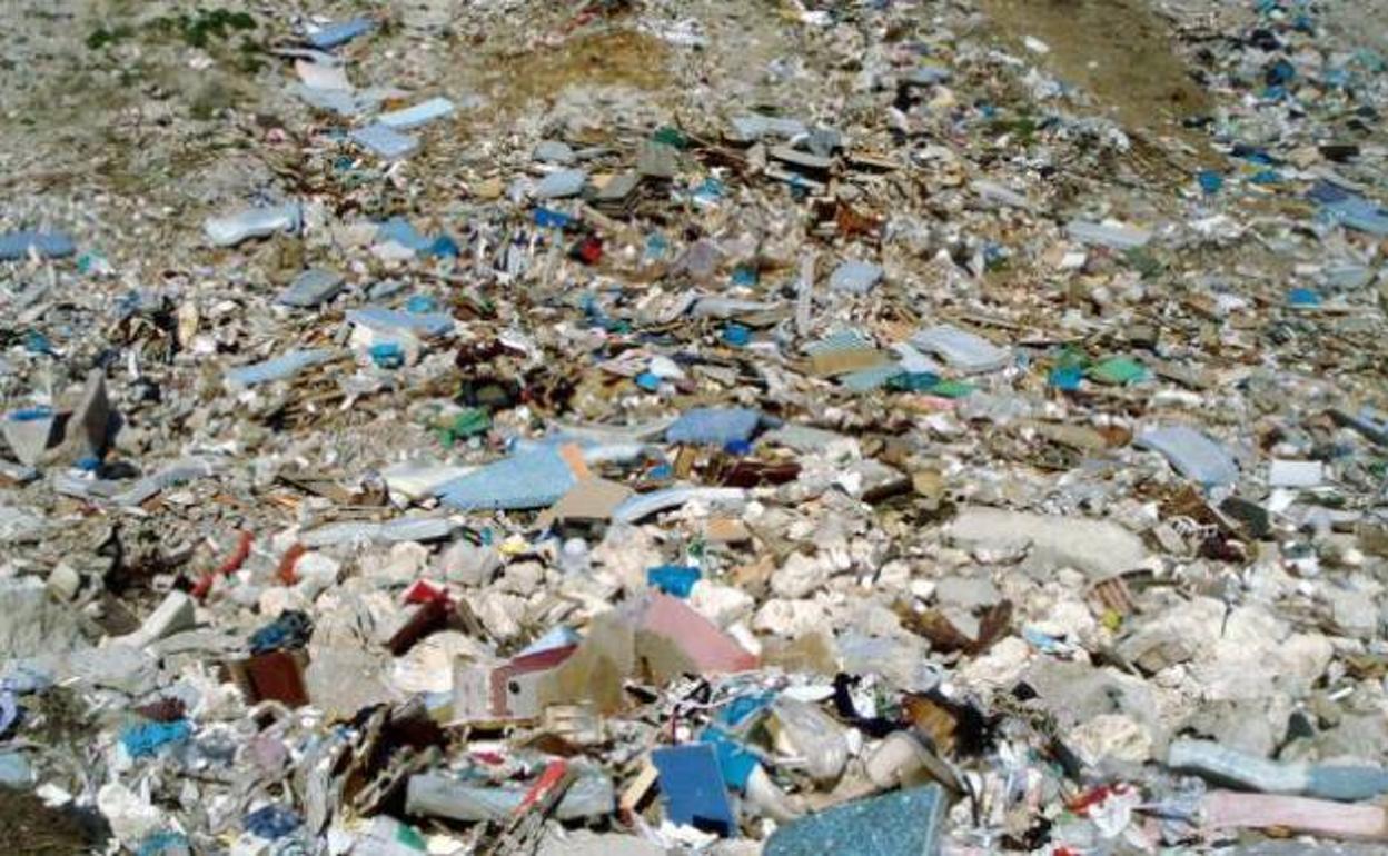 Foto de archivo de una escombrera. 