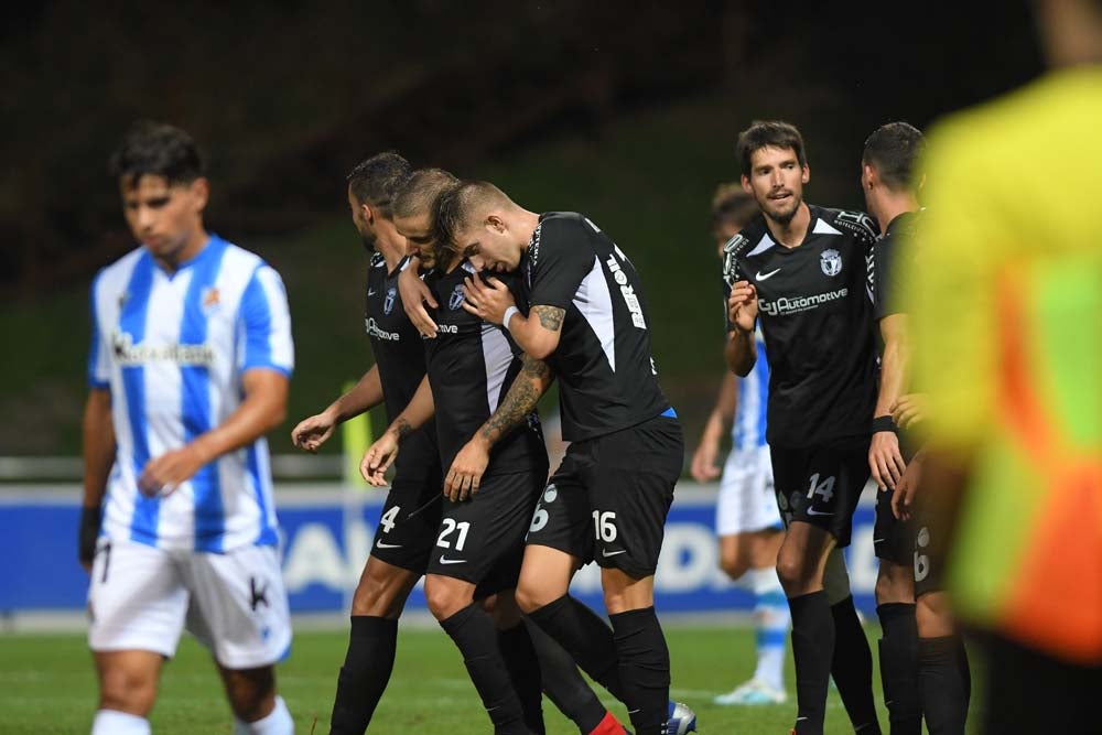 Los jugadores agradecen el apoyo de los aficionados blanquinegros