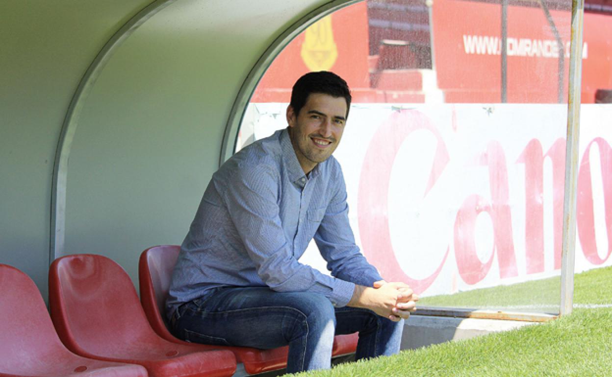 Andoni Iraola, en el banquillo del Mirandés. 