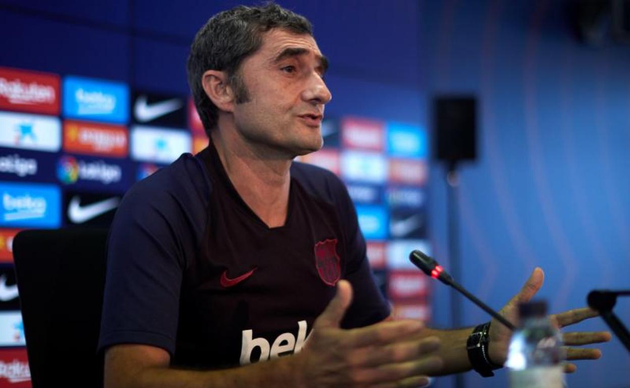 El entrenador del FC Barcelona, Ernesto Valverde durante la rueda de prensa.