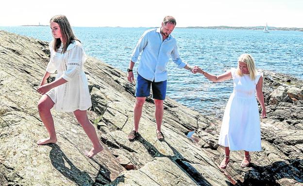 La princesa en una excursión veraniega con sus padres.