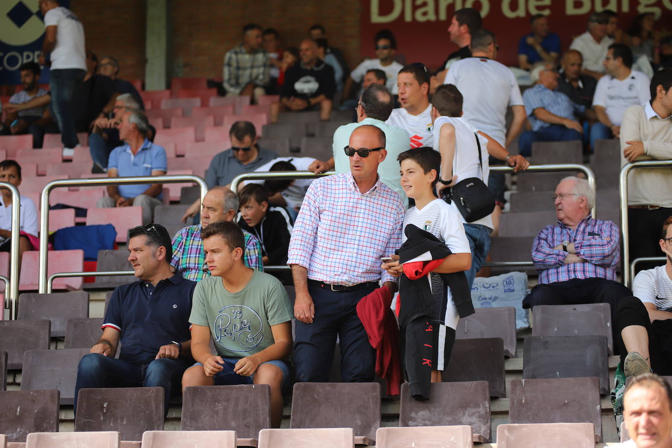 El estadio municipal de El Plantío ha acogido esta tarde el partido de liga entre el Burgos CF y el Deportivo Alavés B 