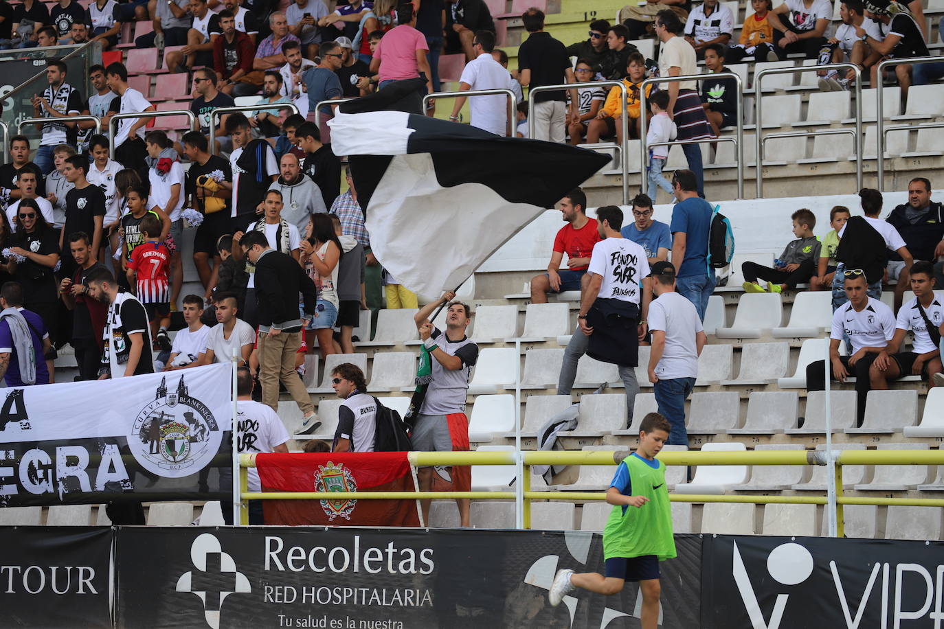 El estadio municipal de El Plantío ha acogido esta tarde el partido de liga entre el Burgos CF y el Deportivo Alavés B 