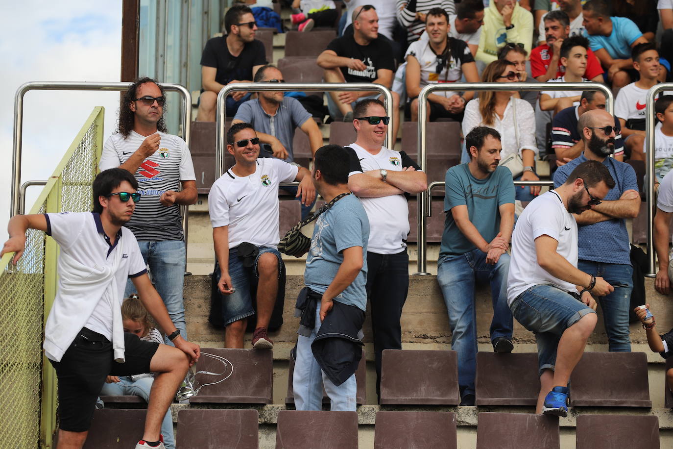 El estadio municipal de El Plantío ha acogido esta tarde el partido de liga entre el Burgos CF y el Deportivo Alavés B 