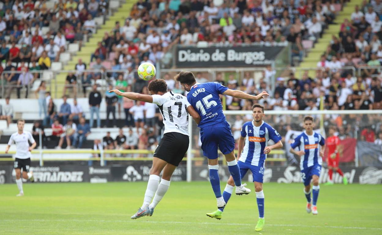 Imagen del partido del Burgos CF ante el Alavés B. 