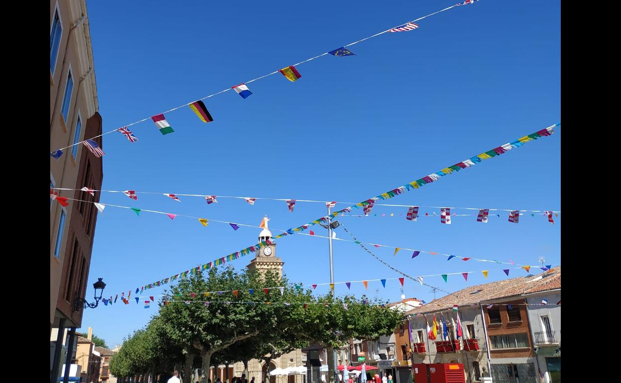 Plaza de Melgar de Fernamental durante las fiestas. 