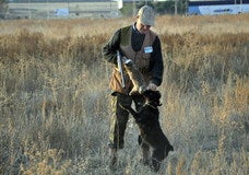 Un cazador con su perro. 