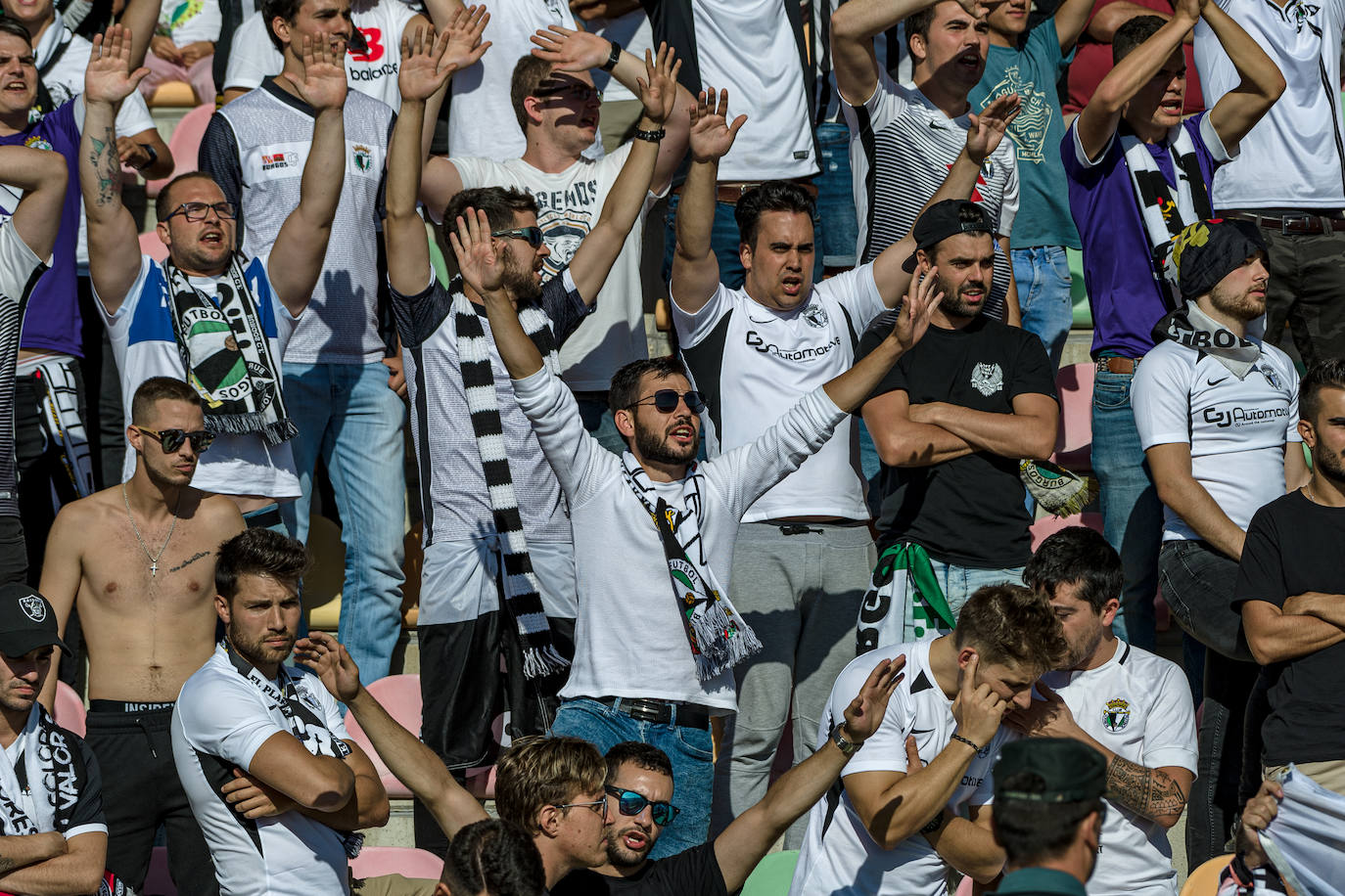 Pizzorno volvió a ser titular. 