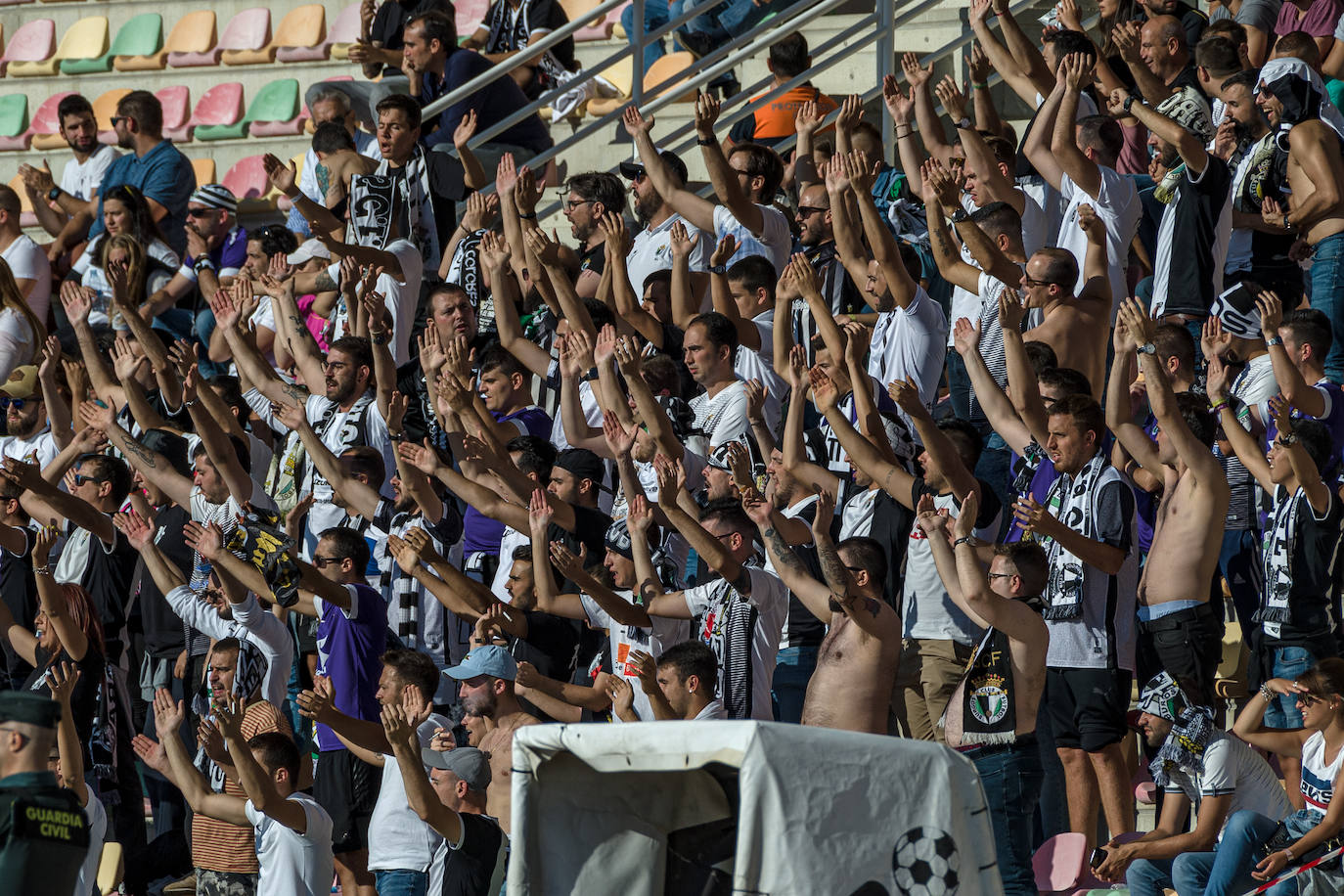 Pizzorno volvió a ser titular. 