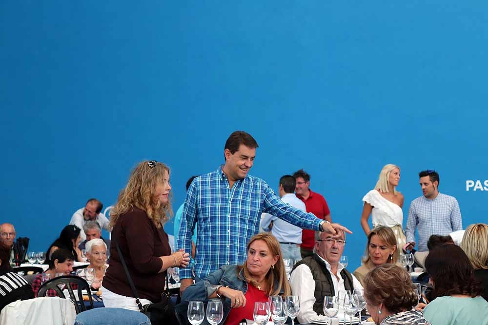 El Partido Popular ha celebrado su tradicional comida de hermandad para arrancar el curso político |Alcaldes, concejales y demás cargos públicos y políticos se han dado cita en Arcos de la Llana