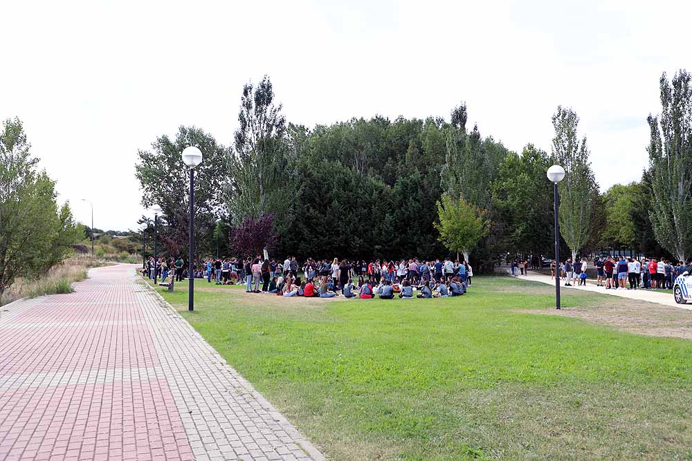 En la tarde de este lunes numeros universitarios se han concentrado a celebrar el inicio del periodo lectivo