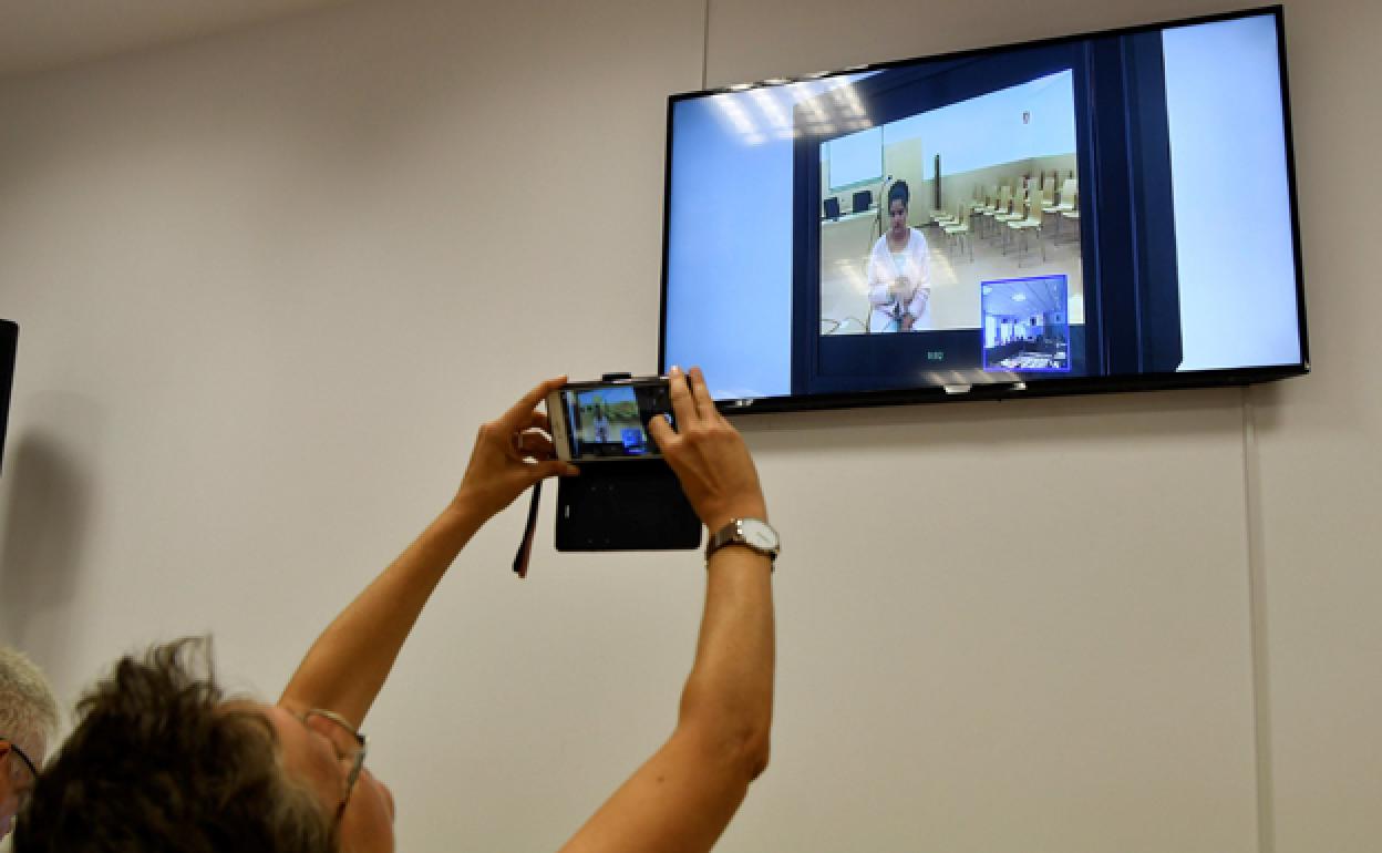 La hija de Ana Julia Quezada declaró por videoconferencia. 