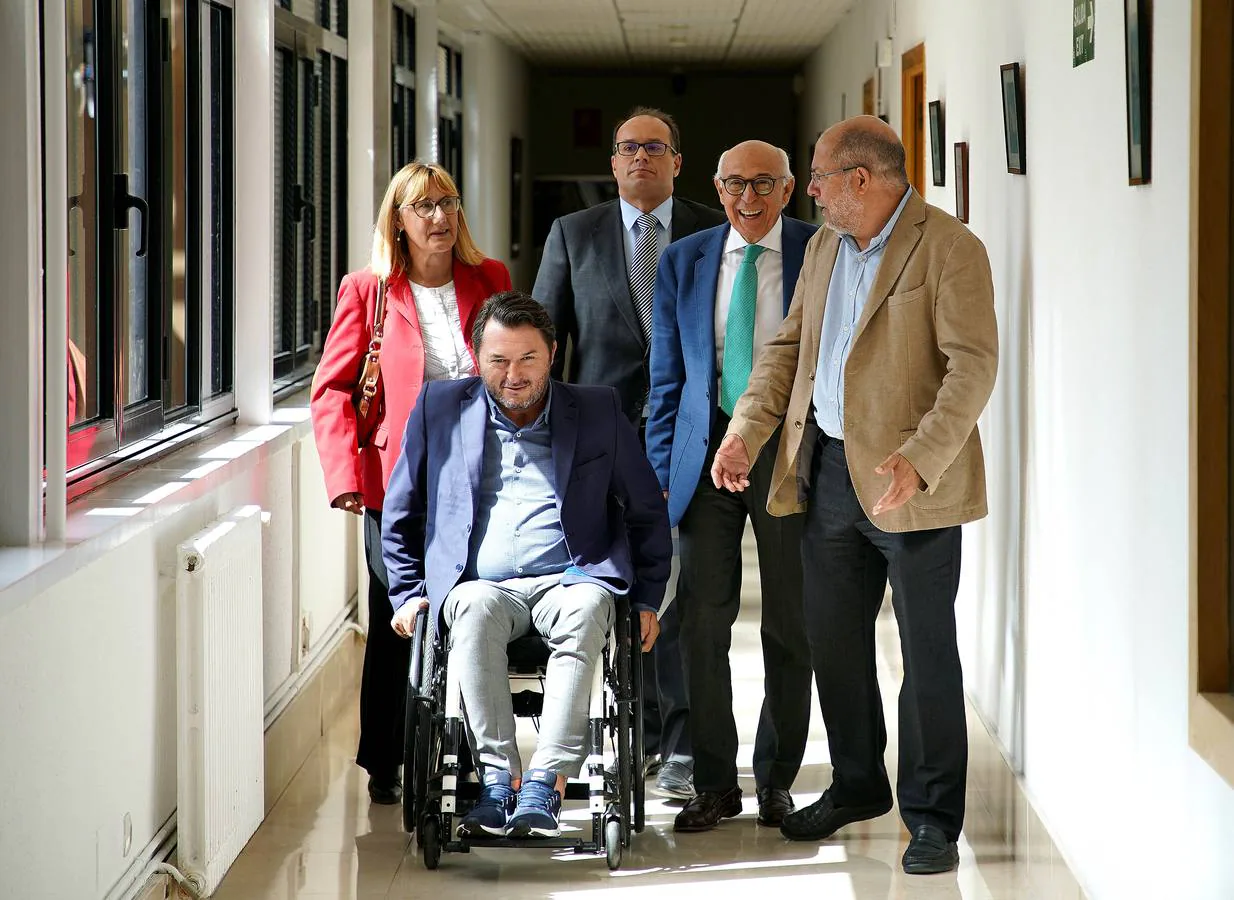 El vicepresidente, portavoz y consejero de Transparencia, Ordenación del Territorio y Acción Exterior, Francisco Igea, se reúne con representantes del Comité Español de Representantes de Personas con Discapacidad (CERMI) en Castilla y León.