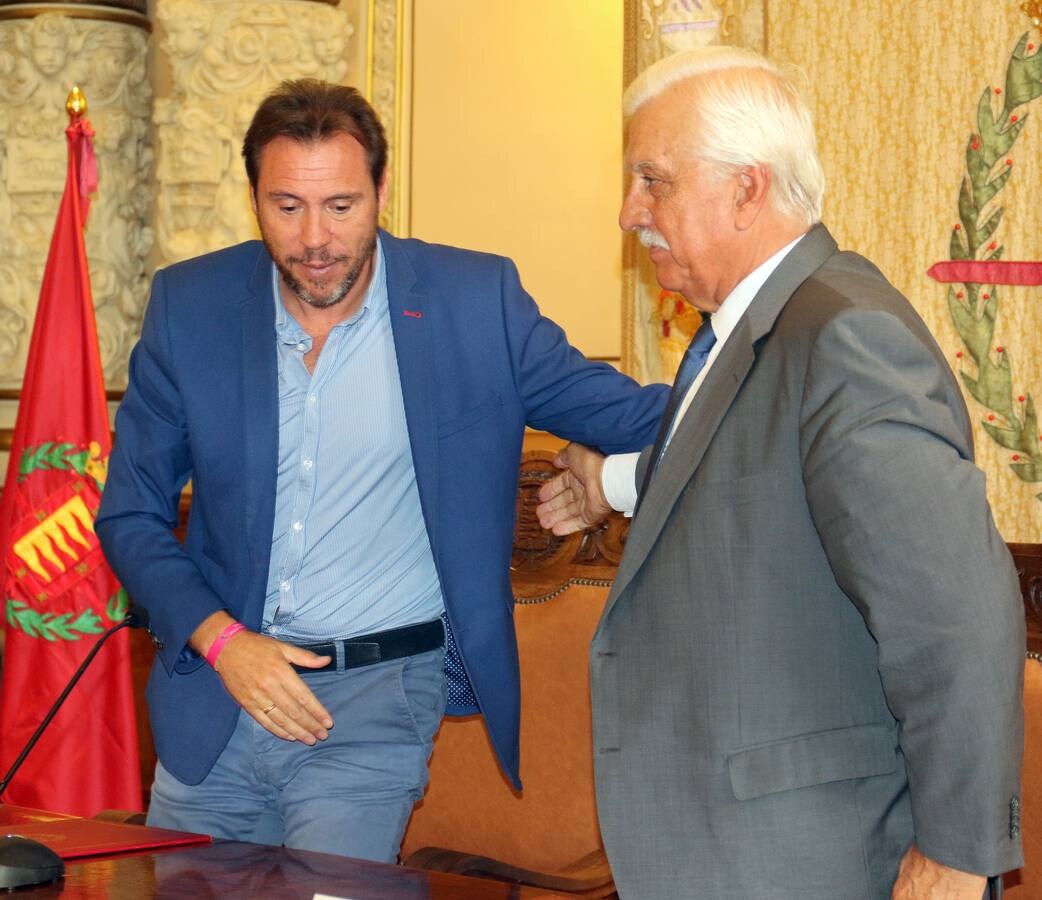 El alcalde de Valladolid, Óscar Puente, presenta junto al presidente de la Asociación Española de Valorización Energética de la Biomasa (Avebiom), Javier Díaz González, ExpoBiomasa.