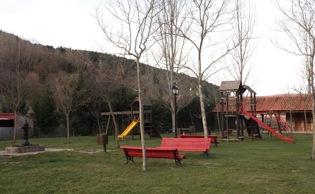 Vista de un parque de Pradoluengo, uno de los municipios beneficiarios del programa Crecemos.