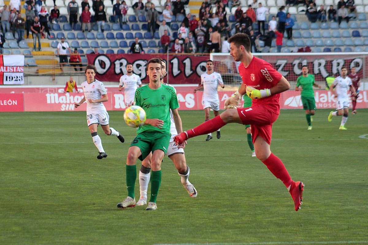 Fotos: La Cultural hurga en la herida del Burgos CF