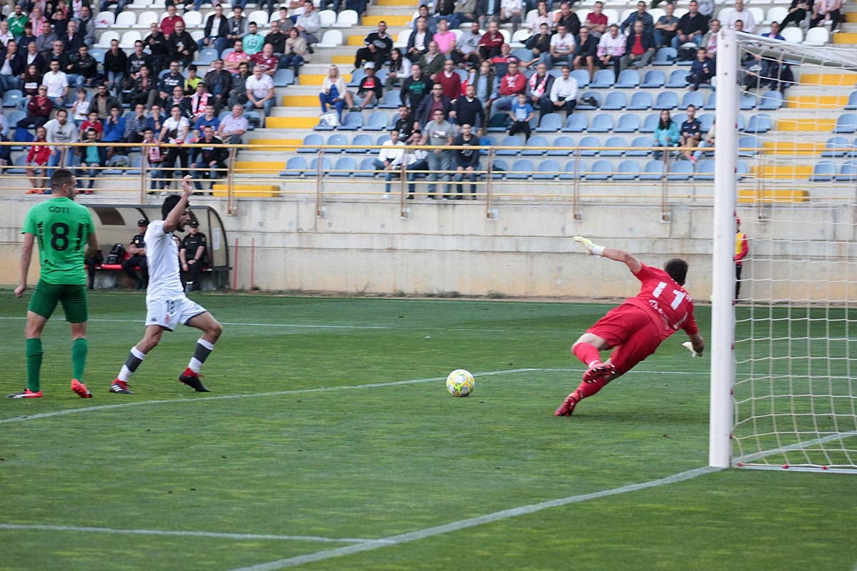 Fotos: La Cultural hurga en la herida del Burgos CF