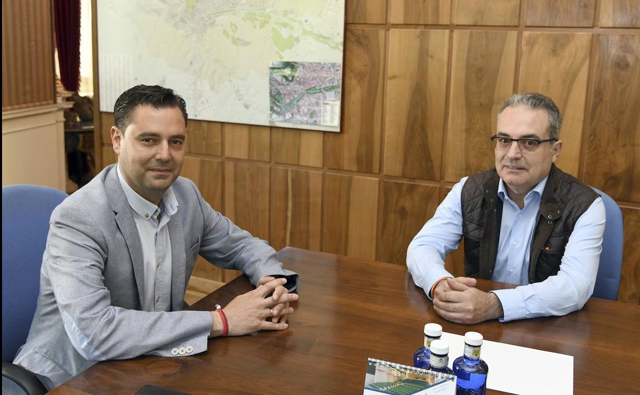 Daniel de la Rosa y Ángel Martín en la primera reunión tras la investidura