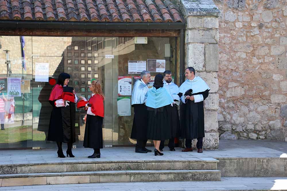 La Universidad de Burgos ha abierto esta mañana el curso 2019-2020 con un acto en el que el rector de la institución académica, Manuel Pérez Mateos, ha apostado por reforzar la enseñanza del castellano y por crear estudios en Aranda de Duero y Miranda de Ebro