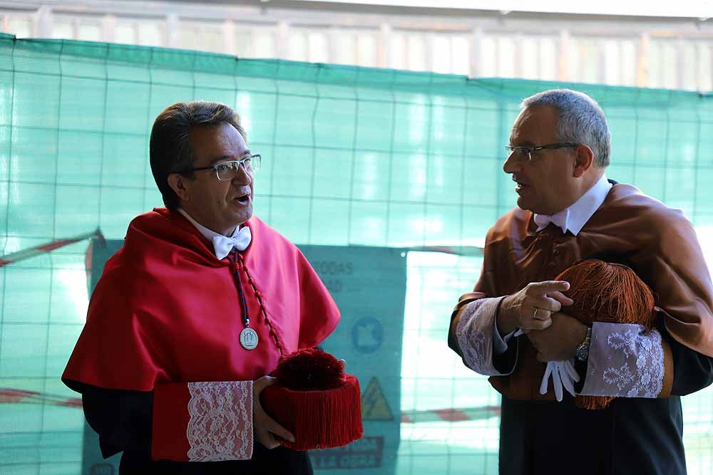 La Universidad de Burgos ha abierto esta mañana el curso 2019-2020 con un acto en el que el rector de la institución académica, Manuel Pérez Mateos, ha apostado por reforzar la enseñanza del castellano y por crear estudios en Aranda de Duero y Miranda de Ebro