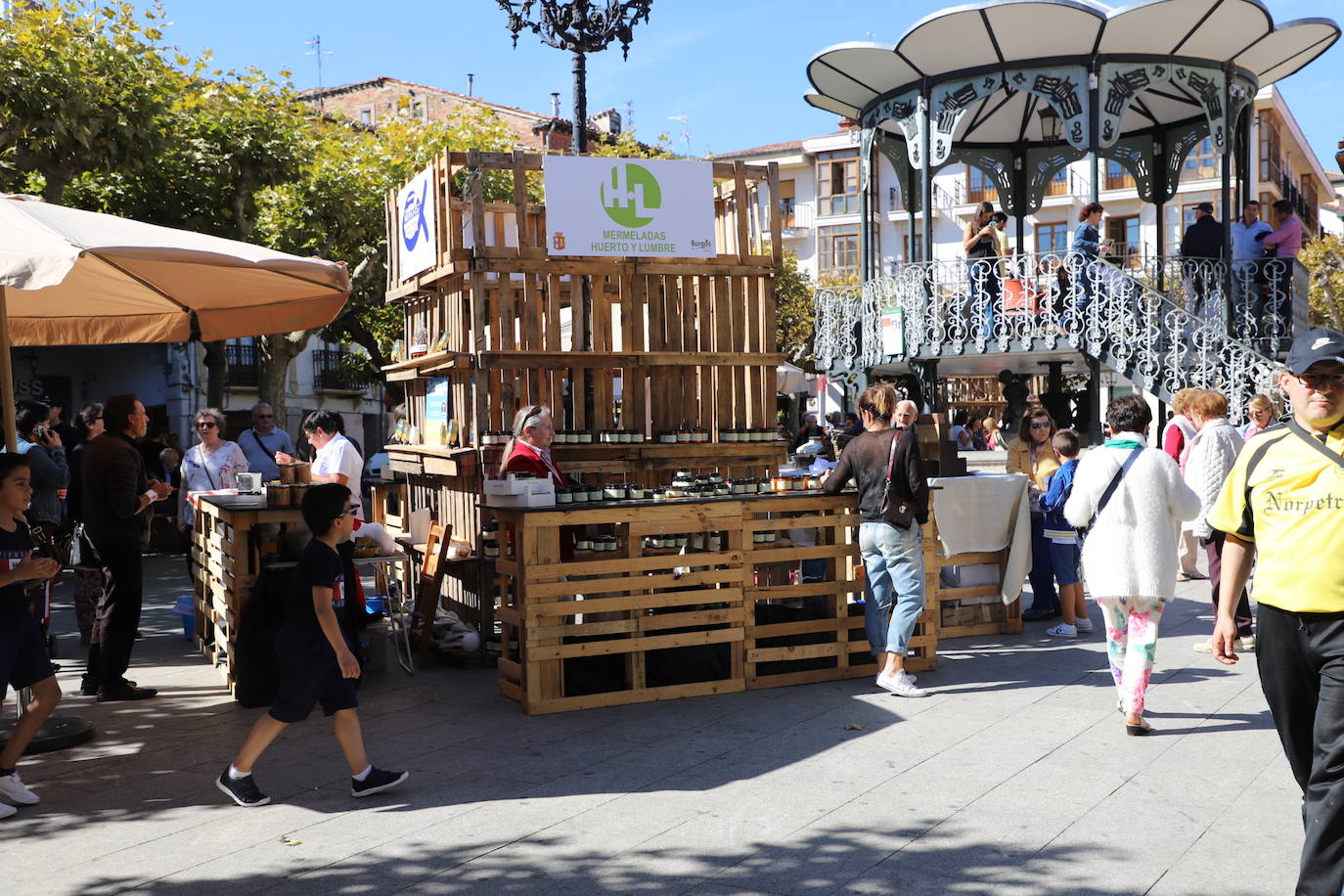 Fotos: Imágenes del Mercado de Productores de Burgos Alimenta del Día de la Provincia, celebrado en Briviesca