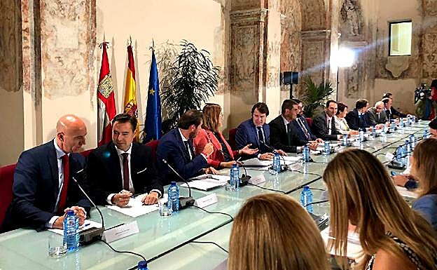 Daniel de la Rosa reclama a la Junta una mejor financiación para los ayuntamientos de la Comunidad