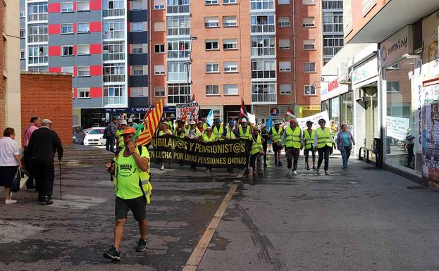 Galería. Llegada de los caminantes a la plaza de Roma.