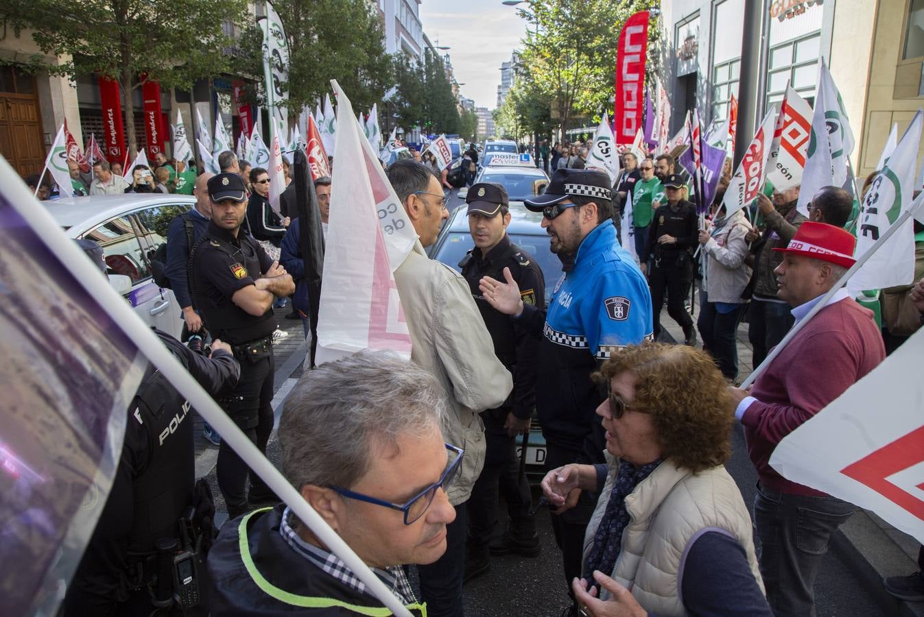 Fotos: Concentración de funcionarios en Valladolid por la jornada semanal de 35 horas