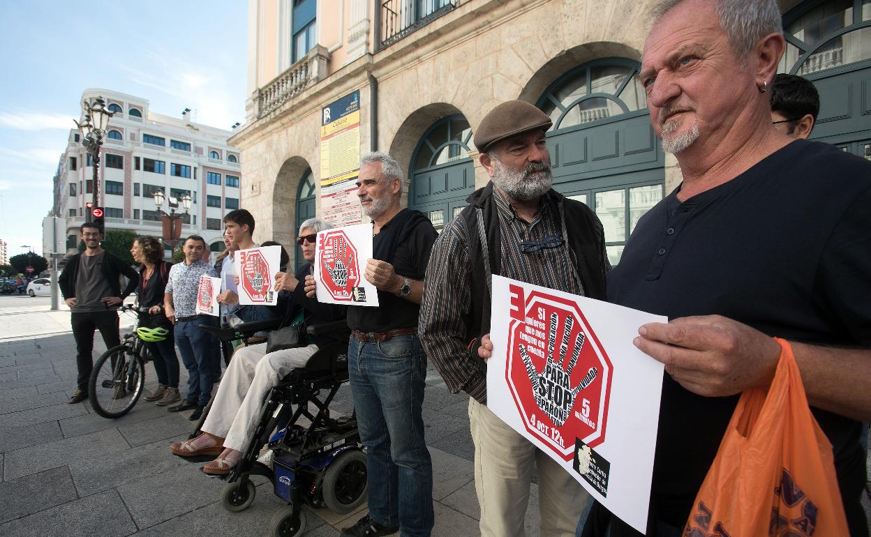 Imagen del paro frente al Palacio de la Diputación de Burgos. 