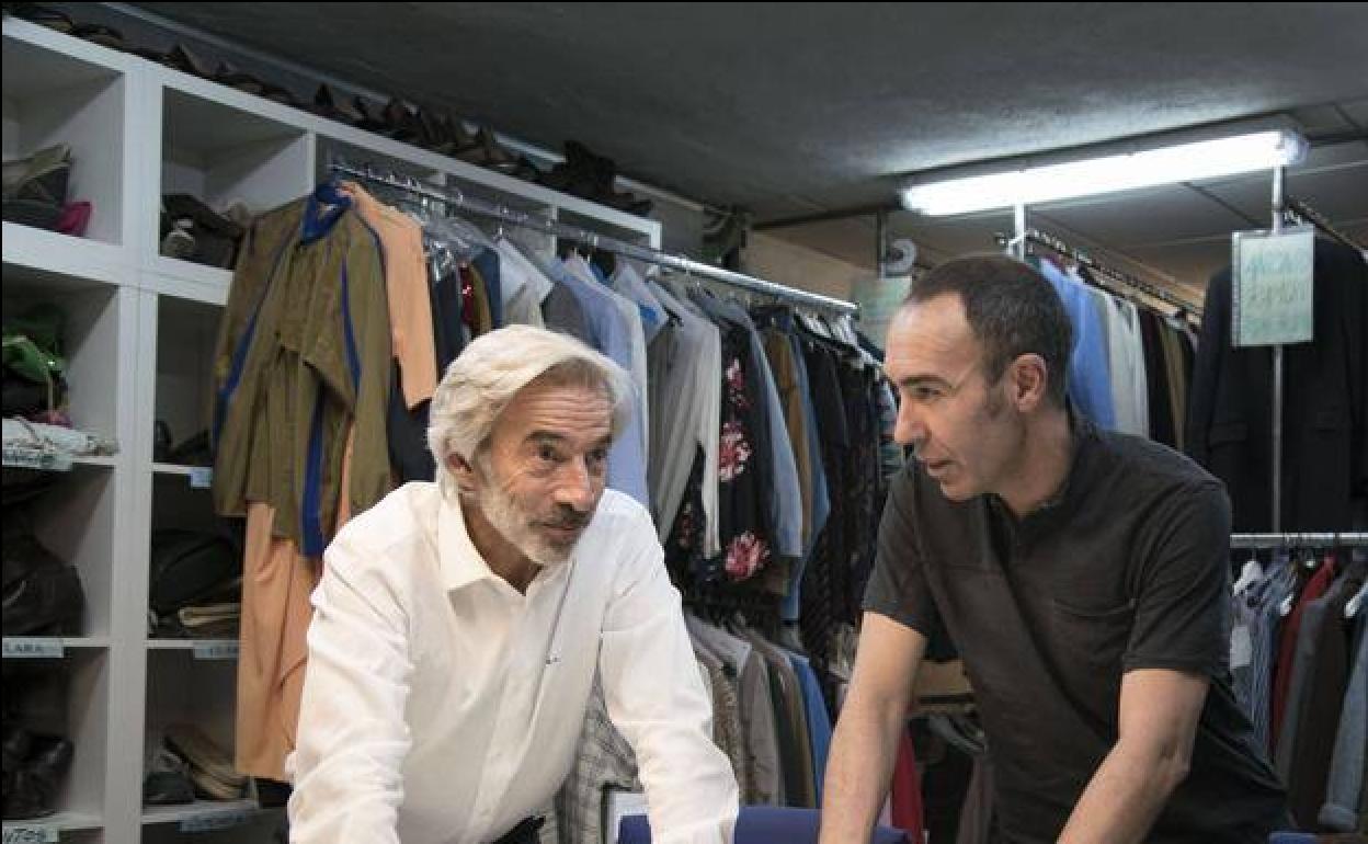 Imanol Arias y Natxo Delcán, en el set de 'Cuéntame'