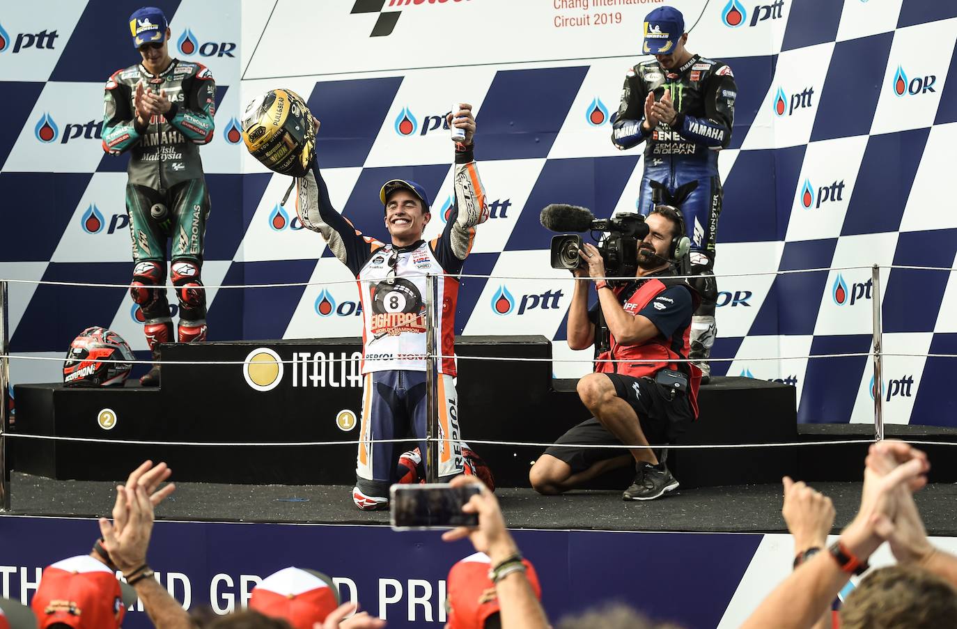 Marc Márquez celebra su victoria en Tailandia.