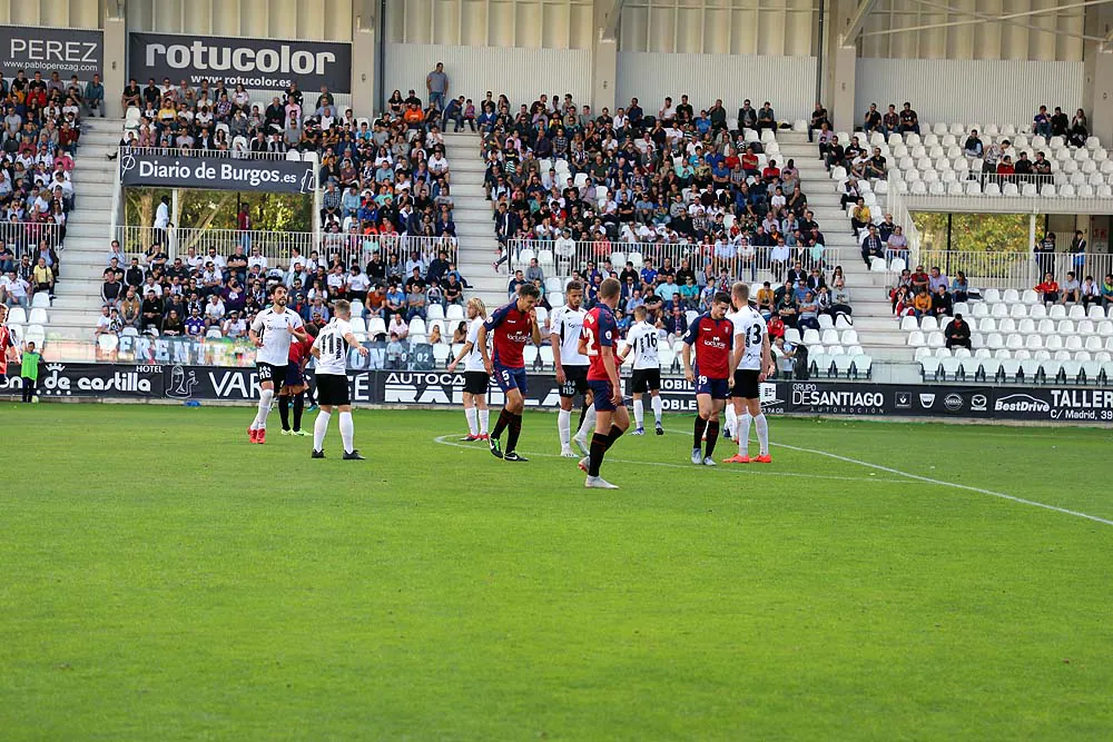 Fotos: El Burgos CF da la vuelta a un partido que se le puso muy cuesta arriba