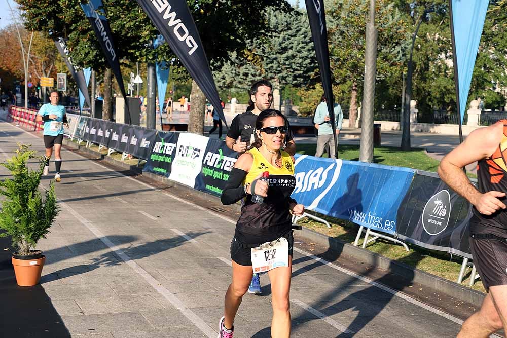 Más de 1.300 corredores se han dado cita esta mañana en la cuarta edición de la Campofrío Maratón Burgos.