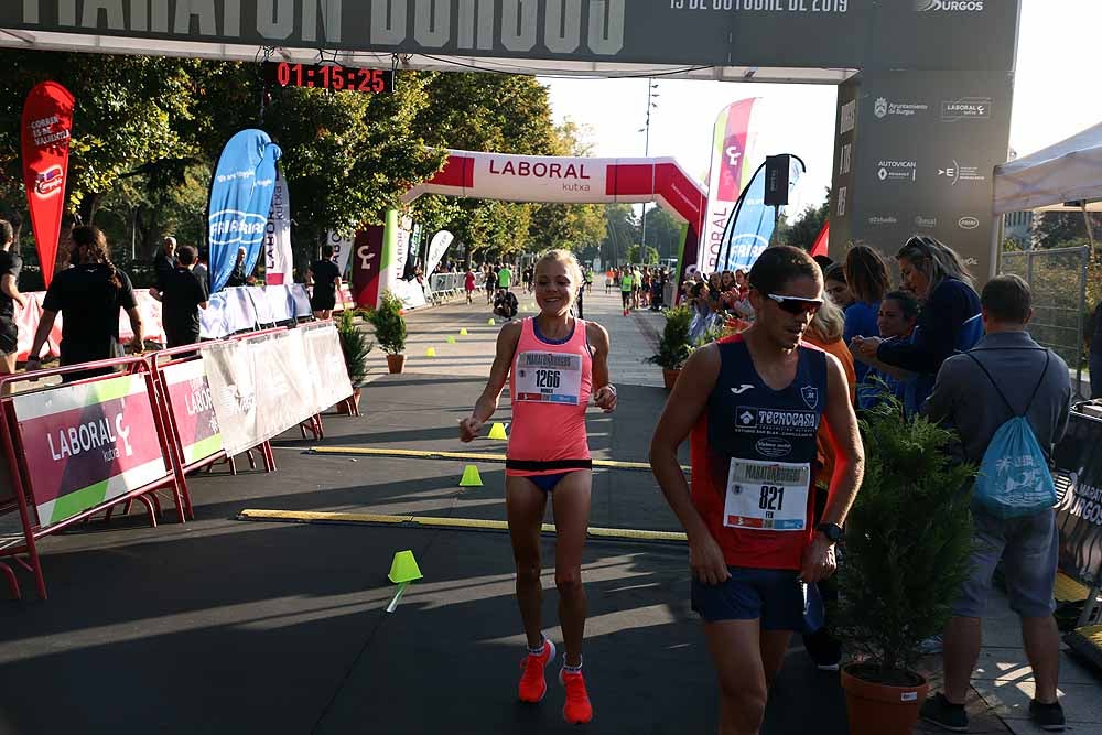 Más de 1.300 corredores se han dado cita esta mañana en la cuarta edición de la Campofrío Maratón Burgos.